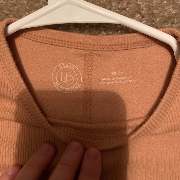 Urban outfitters UO baby tee Xs nude - Picture 3 of 4
